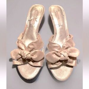 ⚜️BANDOLINO⚜️ METALLIC LEATHER LOW HEEL SLIDE BOW KNOT SANDALS NWOT🌟